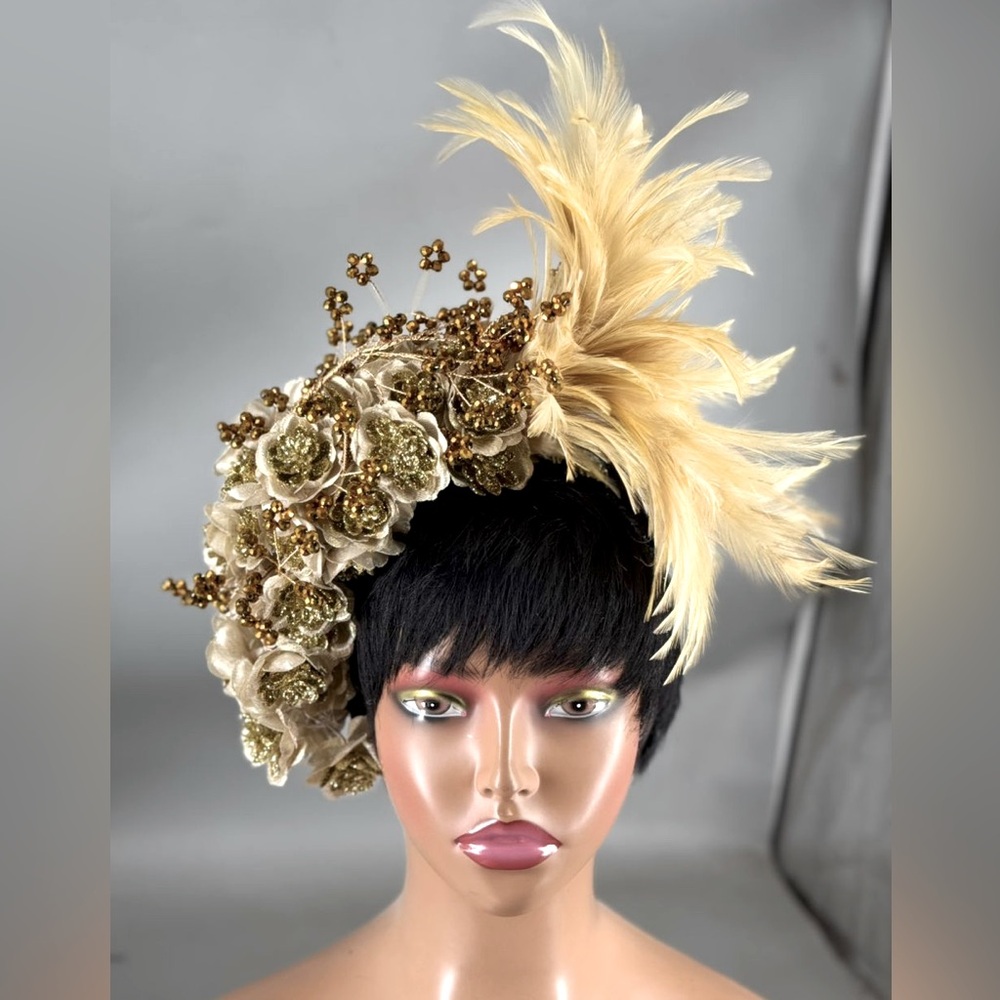 Title: Golden Gala Fascinator